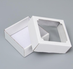 Коробка 14,5*14,5*6 см белая с окном