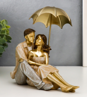 Сувенир полистоун "Влюблённая пара под зонтом - нежность" бежевый 18х18х10 см