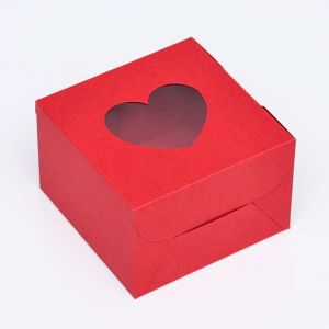 Коробка 10*10*6,5 см красная окно-сердце