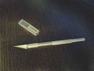 Нож металлический - скальпель (40-W031)