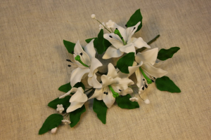 Цветы из мастики "Лилии белые"