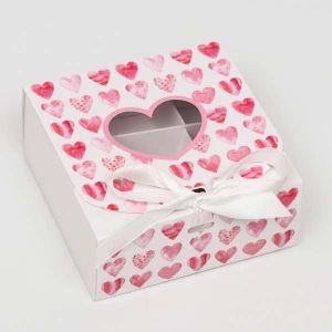 Коробка "Сердечки" 11,5*11,5*5 см с окном
